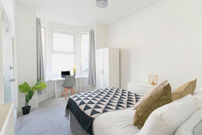 5 Bedroom House To Rent In Manners Road, Southsea, PO4