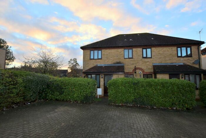 1 Bedroom Property To Rent In Shamrock Close, Walnut Tree, MK7