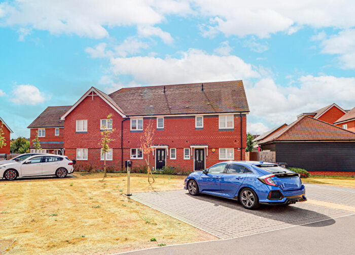3 Bedroom Terraced House For Sale In Lawrence Close, Smallford, St. Albans, AL4