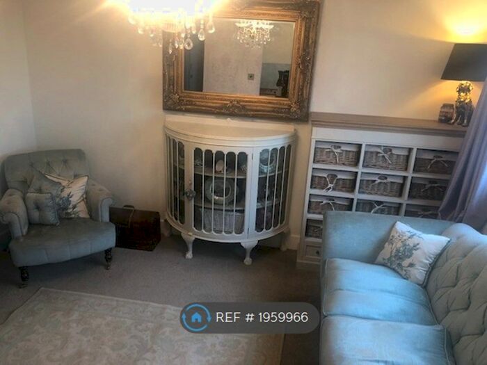 1 Bedroom Flat To Rent In Brunswick Road, Kingston Upon Thames, KT2