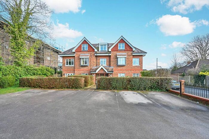 1 Bedroom Flat To Rent In Addlestone Park, Addlestone, KT15