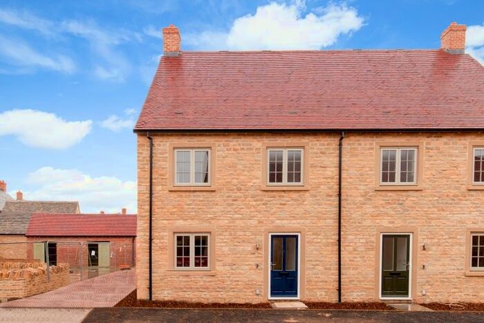 3 Bedroom Semi-Detached House To Rent In Cowells Road, Woodstock, OX20