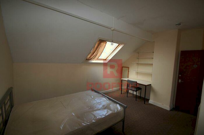 6 Bedroom House To Rent In Hessle Place, Leeds, LS6