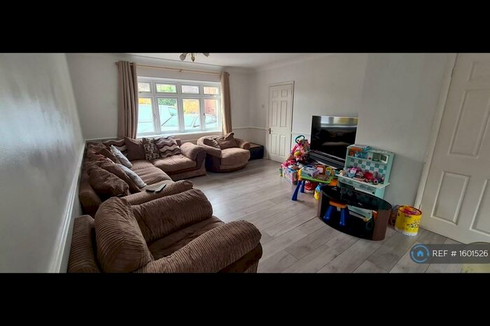 3 Bedroom Semi-Detached House To Rent In The Friars, Chigwell, IG7