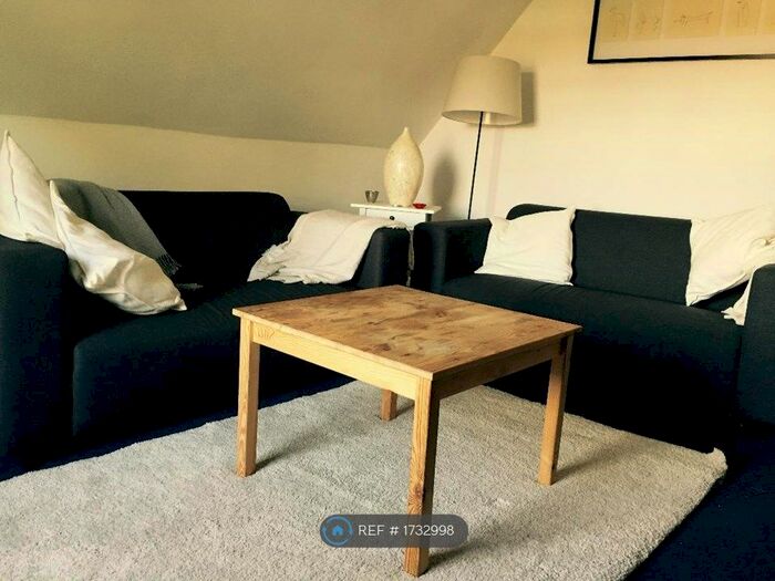 2 Bedroom Flat To Rent In Bedford Hill, London, SW12