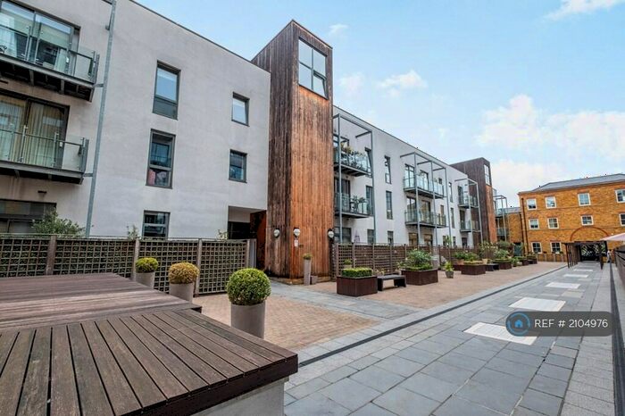 2 Bedroom Flat To Rent In Alexandra Avenue, Wandsworth, London, SW11