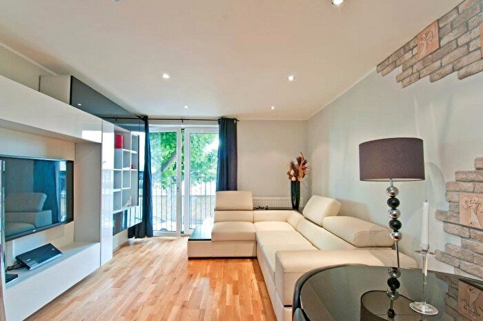 2 Bedroom Flat To Rent In Willow Walk, Tower Bridge, SE1