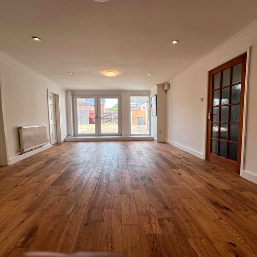 2 Bedroom Detached Bungalow To Rent In A High Street, Stourbridge, DY8