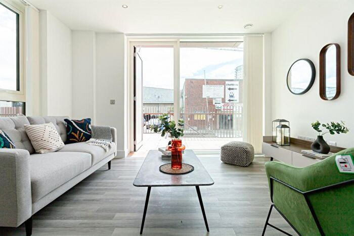 3 Bedroom Flat To Rent In Thames Road, London, E16