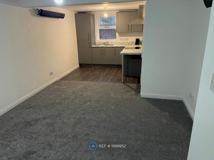 Studio To Rent In Astley Street, Dukinfield, SK16