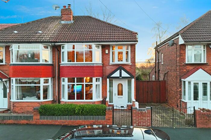 3 Bedroom Semi Detached House For Sale In Barrington Avenue, Hull, HU5