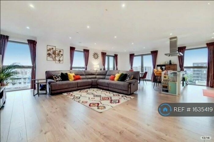 3 Bedroom Flat To Rent In Tiller House, London, E6