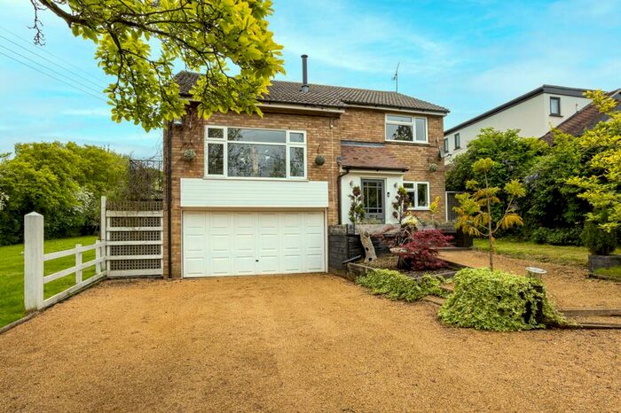 3 Bedroom Detached House For Sale In Epping Road, Toot Hill, CM5