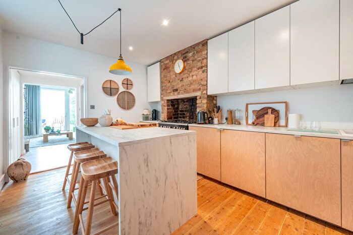 2 Bedroom Flat For Sale In Harold Road, Upton Park, London, E13