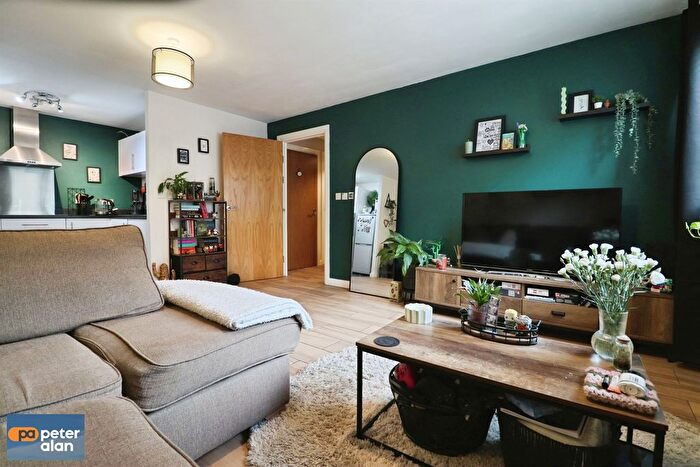 1 Bedroom Flat For Sale In Heol Glan Rheidol, Cardiff, CF10