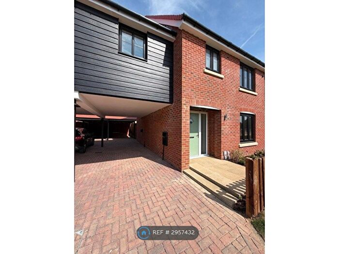 4 Bedroom Semi-detached House To Rent In Bailey Drive, Hemel Hempstead, HP3