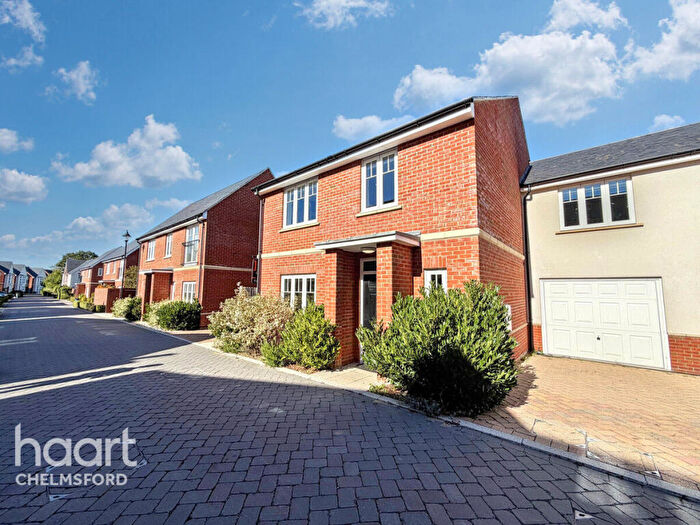 4 Bedroom Semi-Detached House For Sale In Rennoldson Green, Chelmsford, CM2