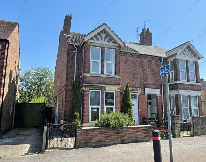 4 Bedroom Semi-Detached House For Sale In Oundle Road: Woodston, PE2