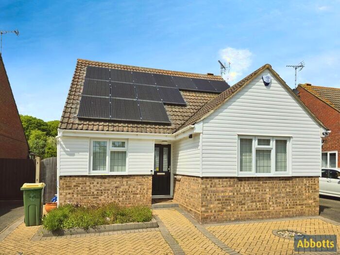 3 Bedroom Detached Bungalow To Rent In Rectory Avenue, Rochford, SS4