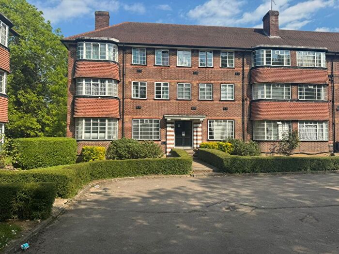 2 Bedroom Flat To Rent In Hill Court, Hanger Lane, W5