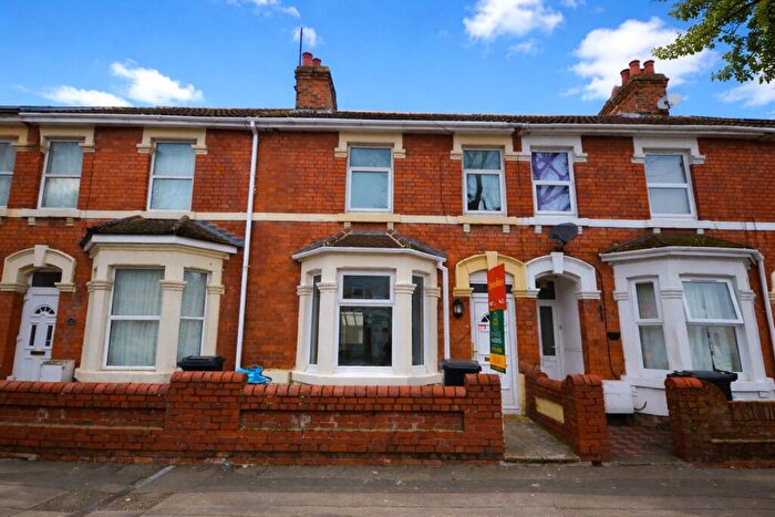 3 Bedroom Terraced House To Rent In York Road, Swindon, Wiltshire, SN1