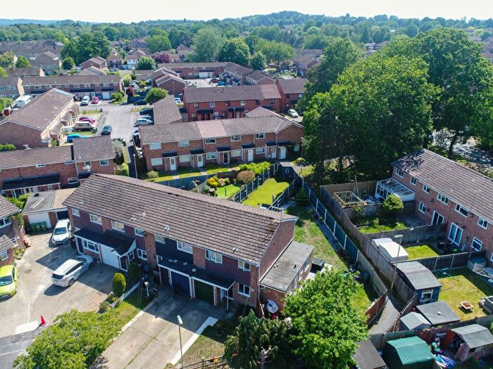 3 Bedroom End Of Terrace House For Sale In Willow Close, Bordon, Hampshire, GU35