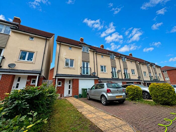4 Bedroom Town House To Rent In Barber Road, Basingstoke, RG22
