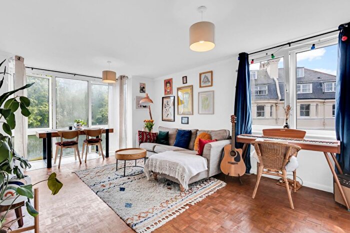 2 Bedroom Flat For Sale In Earls Avenue, Folkestone, CT20