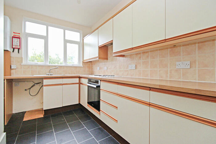 2 Bedroom Flat For Sale In Downs Park, Herne Bay, Kent, CT6
