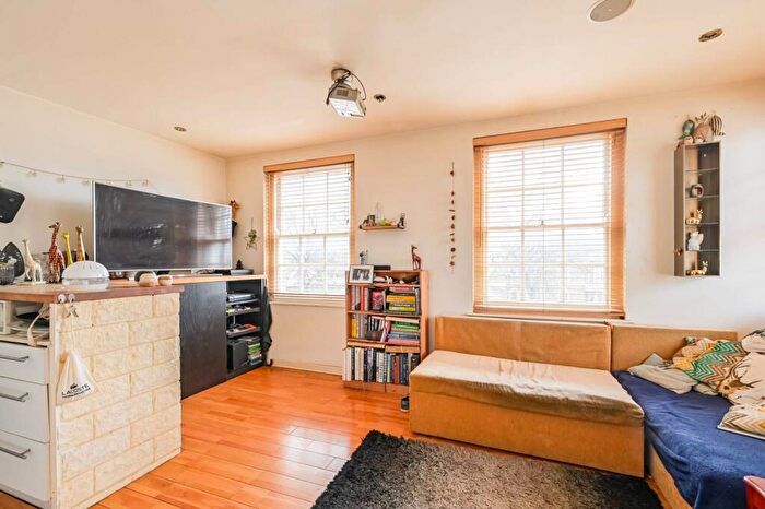 1 Bedroom Flat To Rent In Bow Road, Bow, London, E3