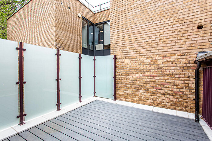 2 Bedroom Apartment To Rent In Commercial Street, Spitalfields, London, E1