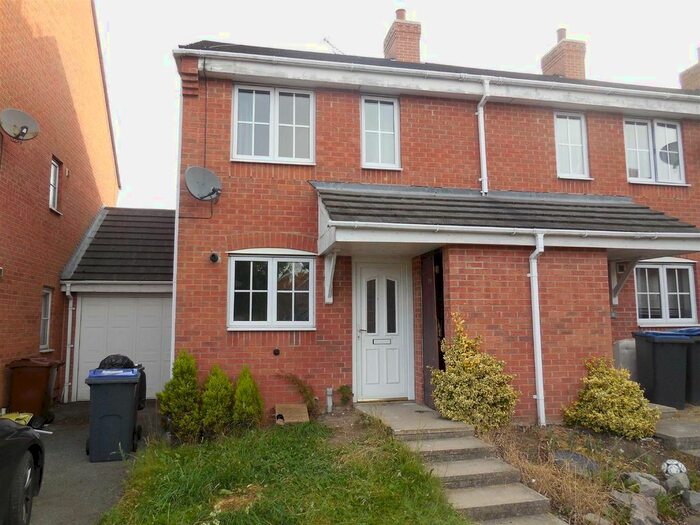 2 Bedroom Town House To Rent In Russett Close, Barwell, Leicester, LE9