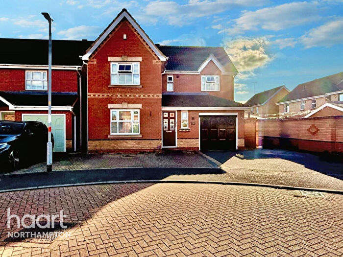 4 Bedroom Detached House For Sale In Cobblestone Court, Northampton, NN4