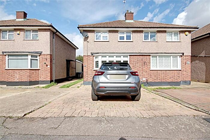 3 Bedroom Semi-Detached House For Sale In Vian Avenue, Enfield, EN3