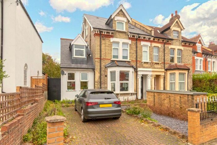 2 Bedroom Flat To Rent In Gleneldon Road, London, SW16