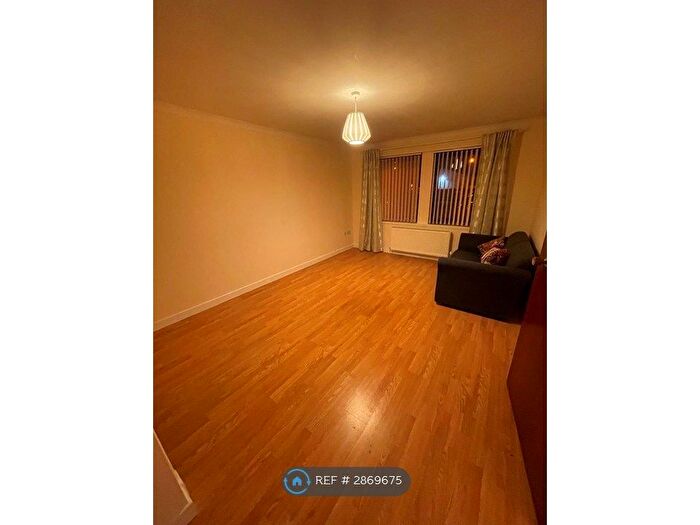 2 Bedroom Flat To Rent In Leyden Court, Glasgow, G20