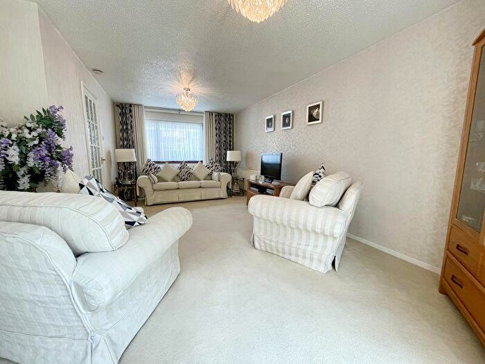 3 Bedroom Terraced House For Sale In Enfield Close, Dunstable, LU5