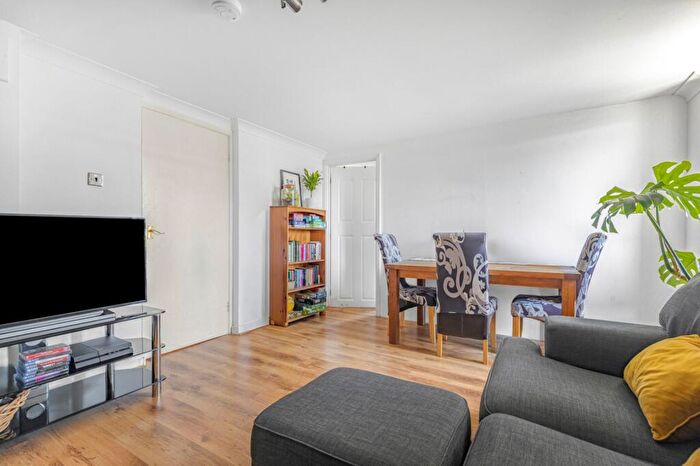3 Bedroom Flat For Sale In St Michael's Court, St. Leonards Road, E14