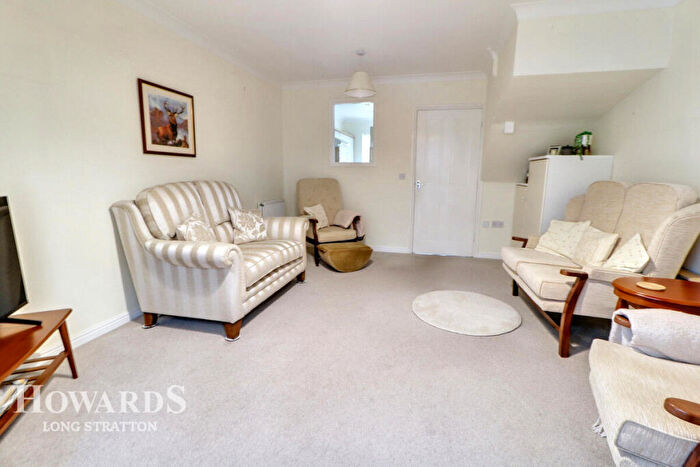 2 Bedroom End Of Terrace House For Sale In Oakfield Road, Long Stratton, NR15