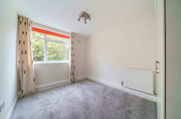 2 Bedroom Apartment To Rent In Kemnal Road, Chislehurst, BR7