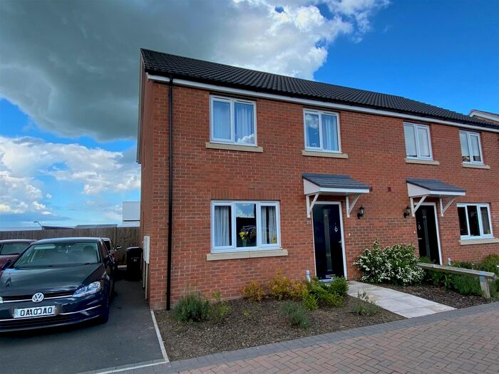 3 Bedroom Semi-Detached House For Sale In St. Helens Drive, Louth, LN11