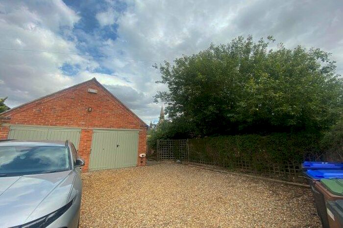 3 Bedroom Cottage To Rent In Old Road, Northampton, NN6