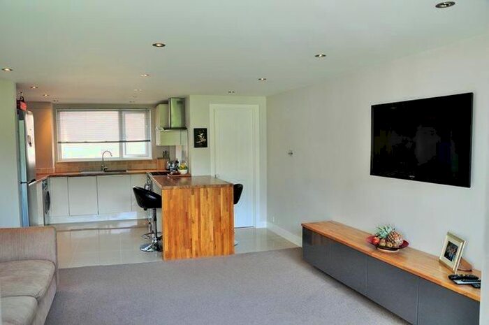 2 Bedroom Flat To Rent In Northlands Drive, Winchester, SO23