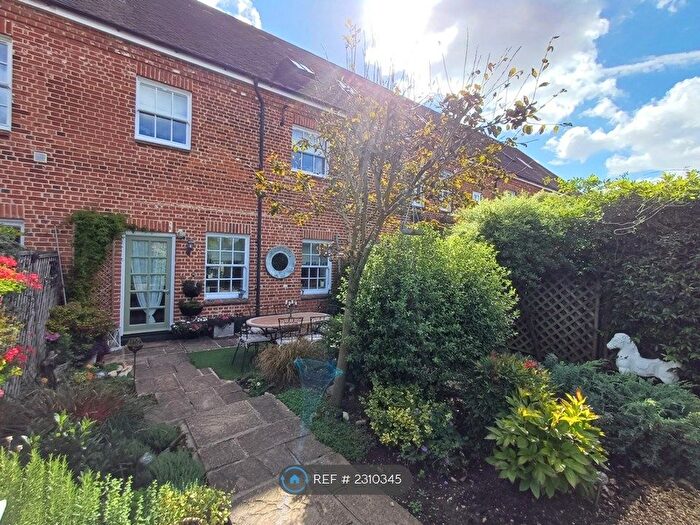 3 Bedroom Terraced House To Rent In Chedworth Place, Suffolk, IP9