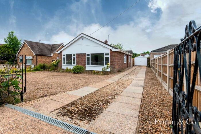 3 Bedroom Detached Bungalow For Sale In Fakenham Road, Lenwade, NR9