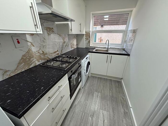 2 Bedroom Flat To Rent In Willowbrook Road, Southall, UB2