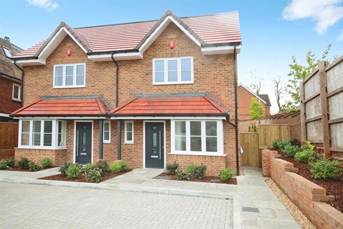 3 Bedroom Semi Detached House For Sale In Old Bath Road, Charvil, Reading, Berkshire, RG10