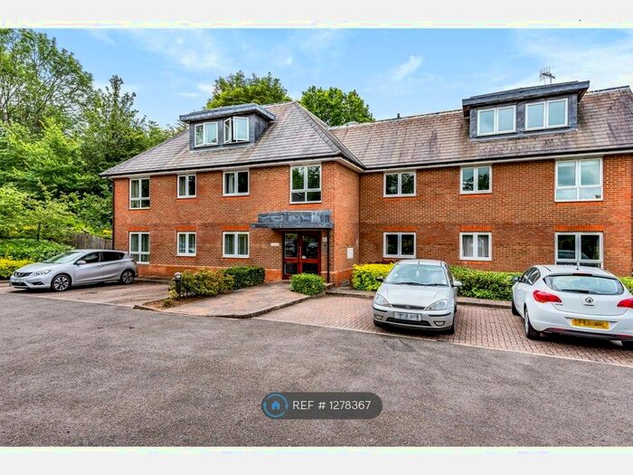 1 Bedroom Flat To Rent In Primrose Court, Burpham GU4