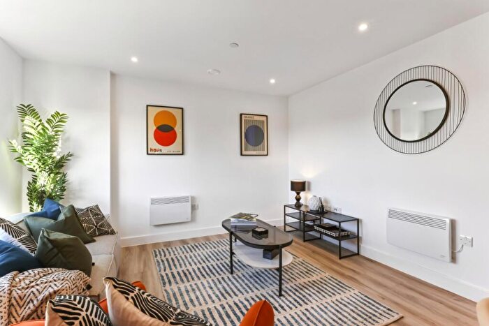 2 Bedroom Flat To Rent In Mercer West Madison East, LS2