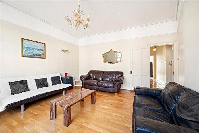 2 Bedroom Apartment To Rent In Redcliffe Gardens, London, SW10